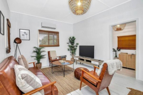 Driftwood Beach House - A Cosy Coastal Cottage, Aldinga Beach